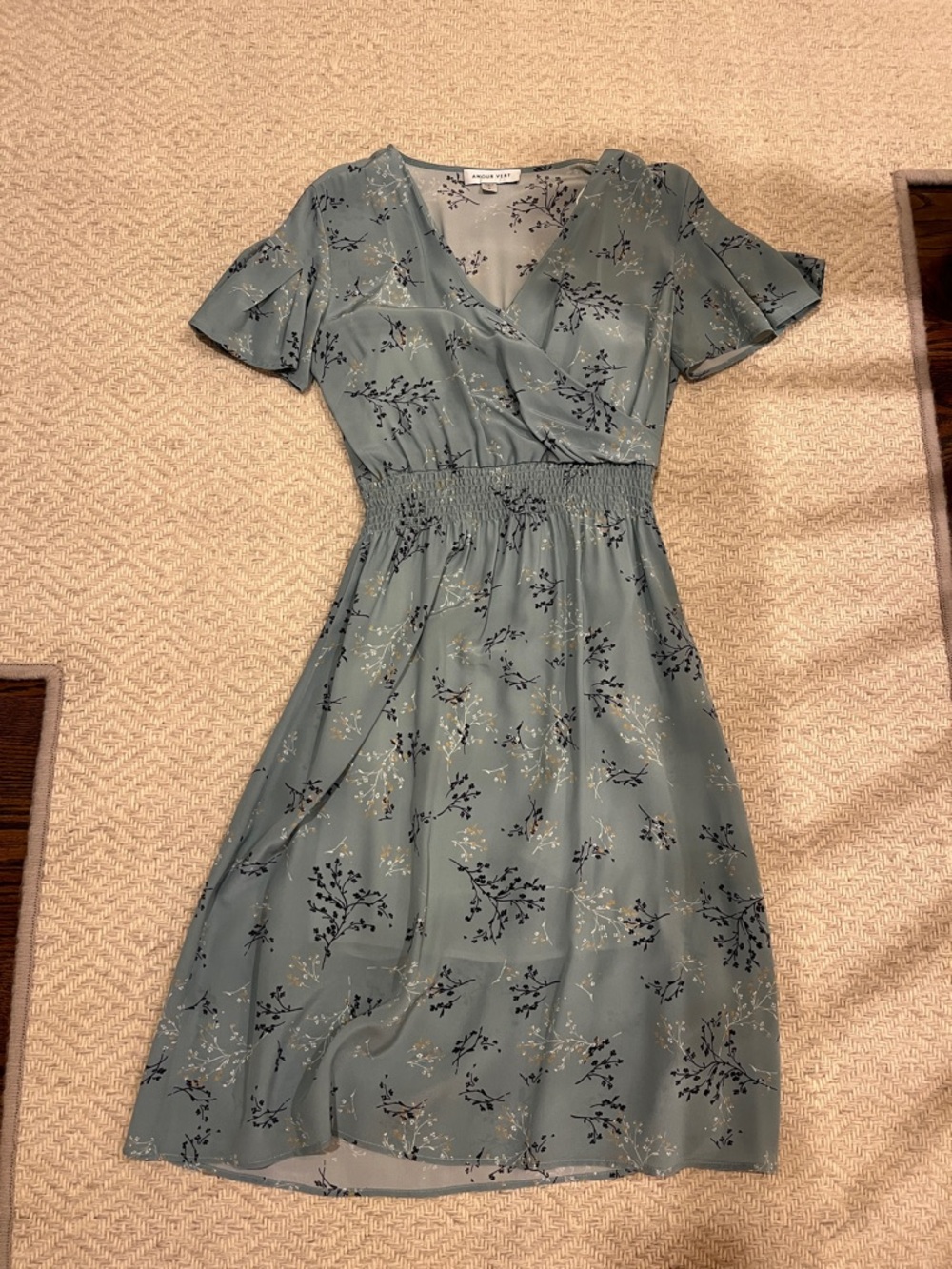 100% silk beautiful barely worn dress